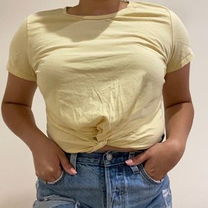 H&M baby yellow T-shirt crop top with knot